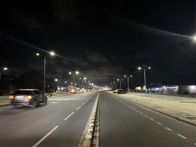 Yolu Aydınlatma: Edobo Solar Street lambaları Benin için yeni bir bölümü aydı...